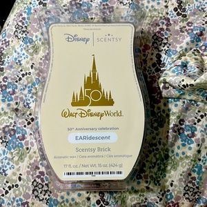 Scents Earidescent brick with one block removed